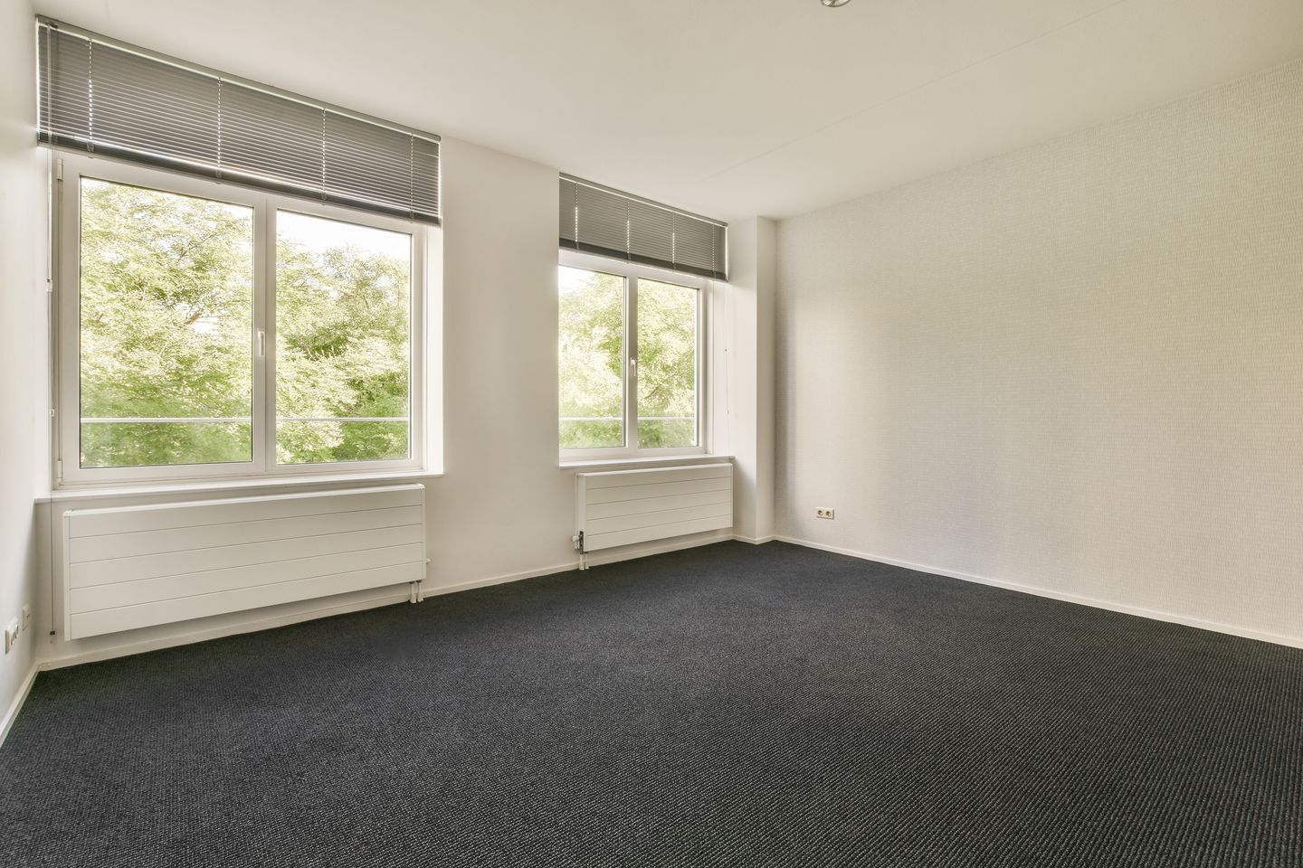 Foto 20 van Burgemeester De Monchyplein 10-0