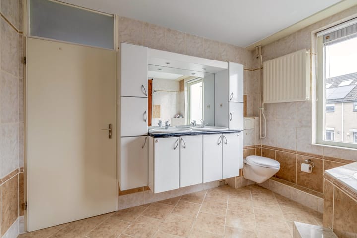 Foto 28 van Mahoniestraat 15