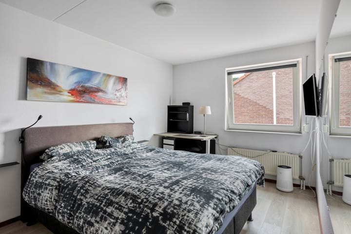 Photo 12 of Johan Wagenaarstraat 46