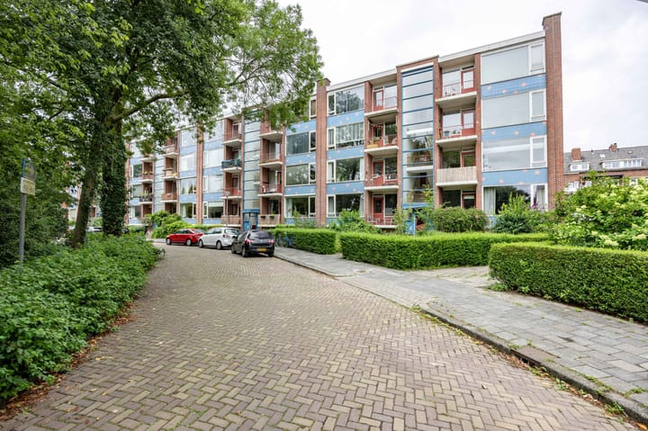Photo 1 of Onderduikersstraat 72
