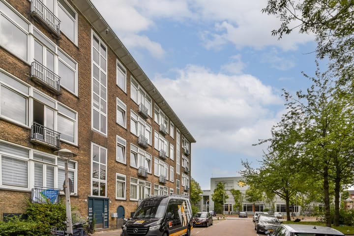 Foto 6 van Anna van Burenstraat 17-1