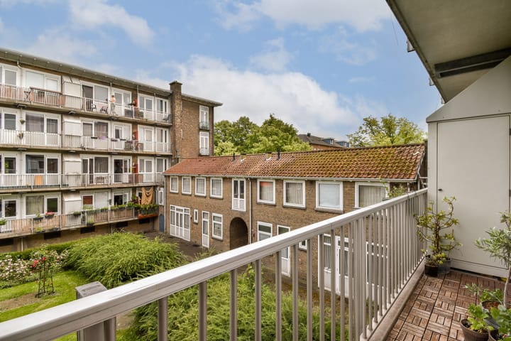 Foto 13 van Anna van Burenstraat 17-1