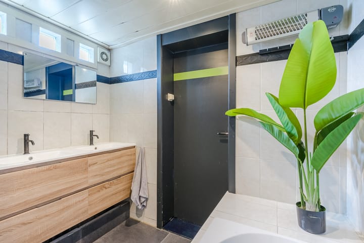 Foto 12 van Valkenierstraat 36