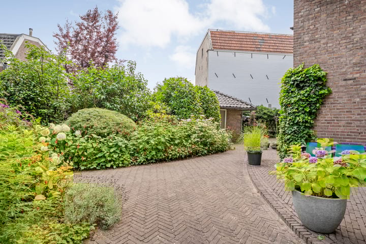 Foto 35 van Van Karnebeekstraat 67-D