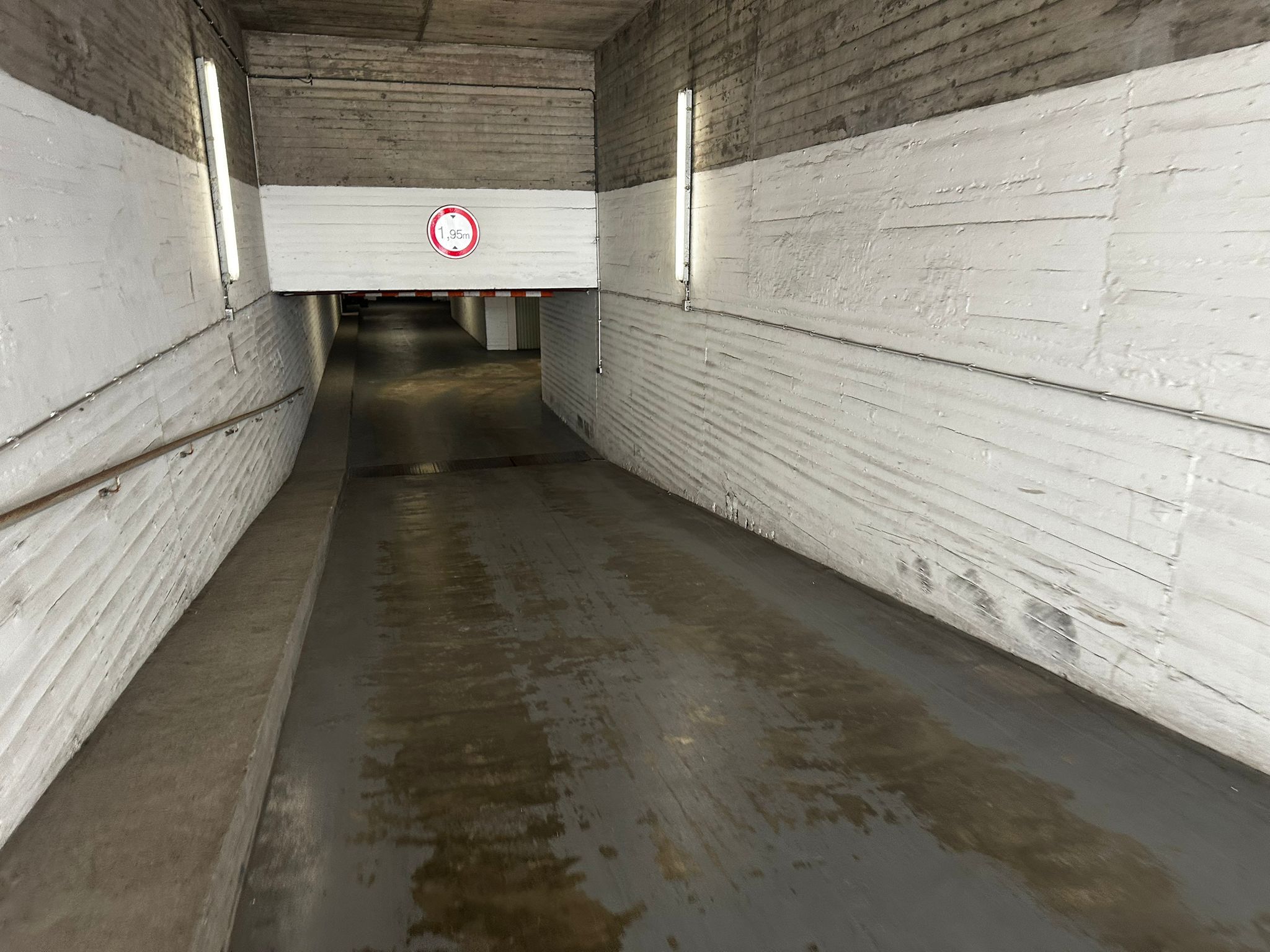 Foto 6 van Burgemeester van Fenemaplein GARAGE 137