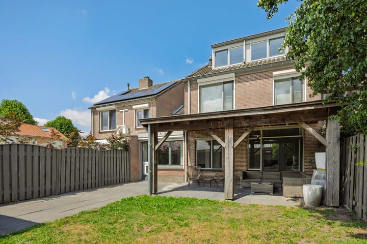 Photo 14 of Pastoor Huissenstraat 8