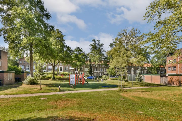 Foto 21 van Meindert Hobbemastraat 133