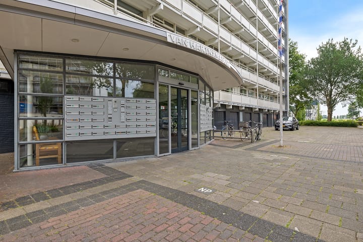 Foto 3 van van Harinxmaplein 109