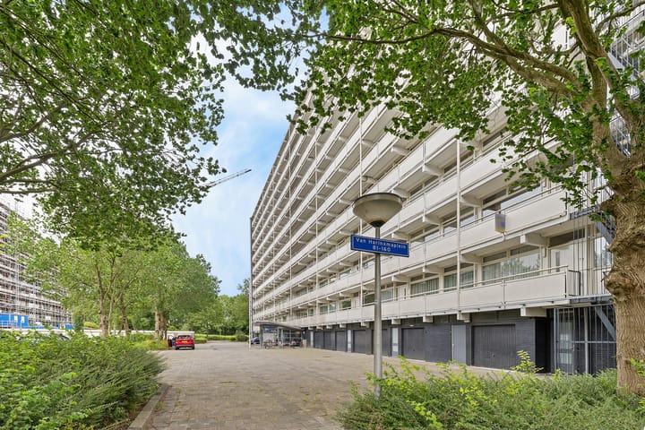 Foto 42 van van Harinxmaplein 109