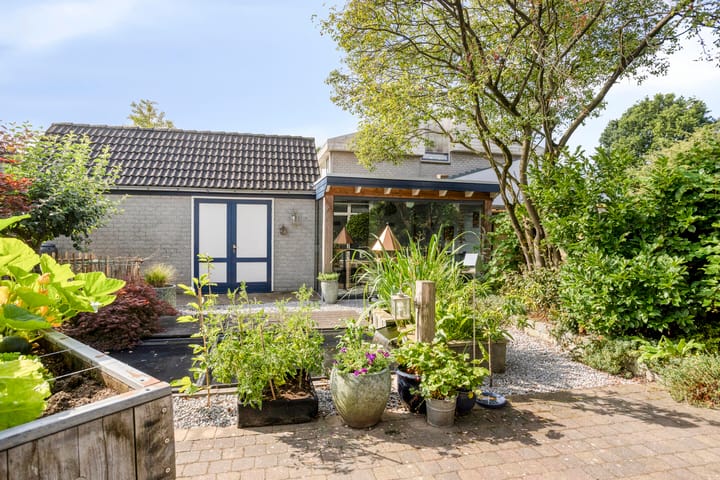 Foto 48 van Staringstraat 1