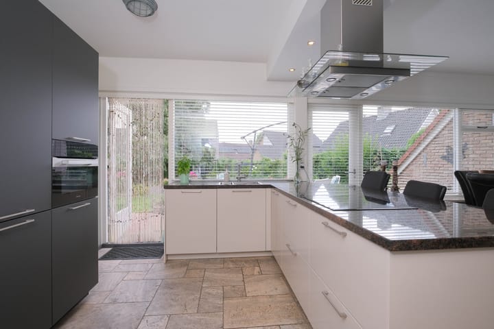 Photo 11 of Schumannstraat 24