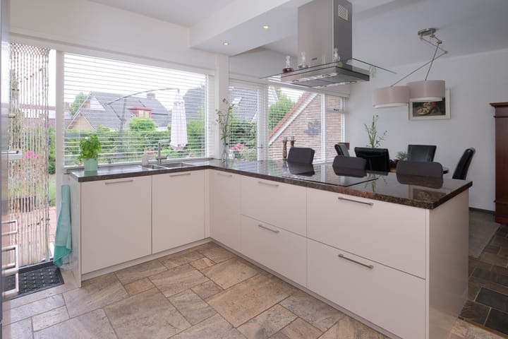 Photo 10 of Schumannstraat 24