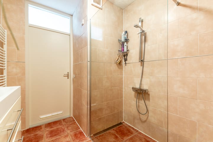 Foto 34 van Madernastraat 5