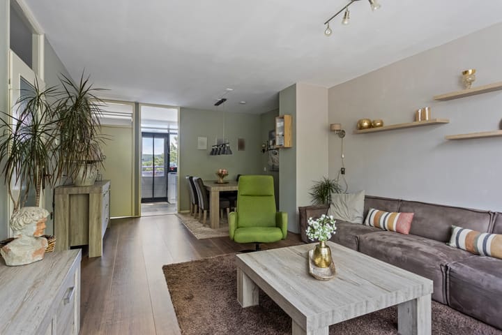 Photo 17 of Roserije 245-D