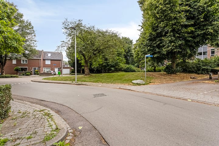 Photo 38 of Roserije 245-D