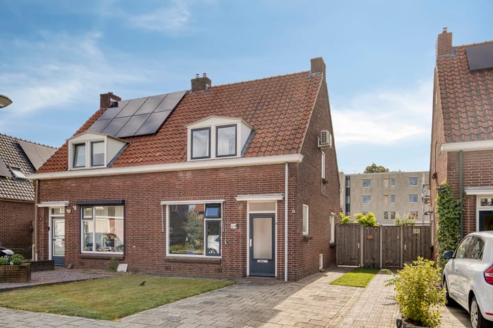 Photo 1 of Julianastraat 32