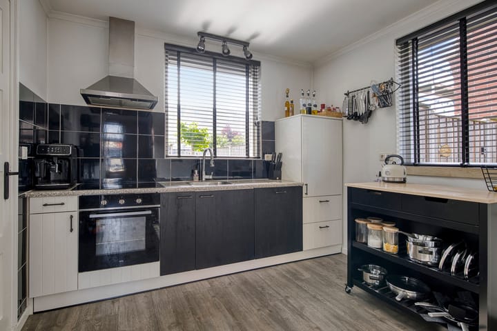 Photo 8 of Julianastraat 32