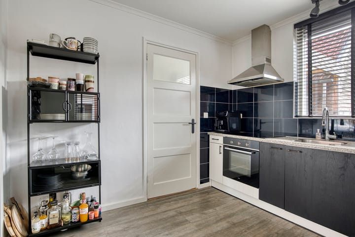 Photo 10 of Julianastraat 32