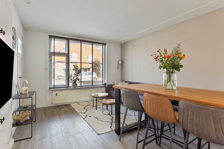 Photo 3 of Julianastraat 32