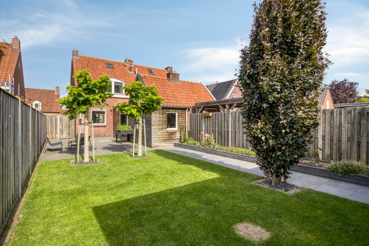 Photo 27 of Julianastraat 32