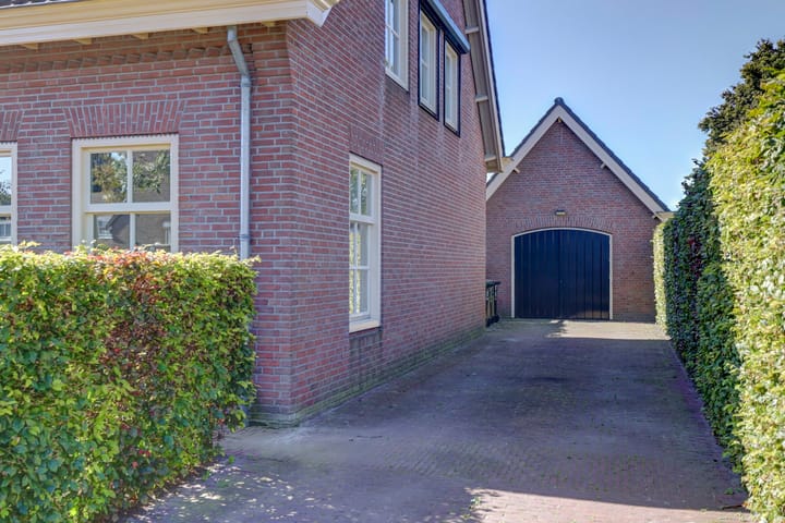 Photo 4 of Dovenetel 10