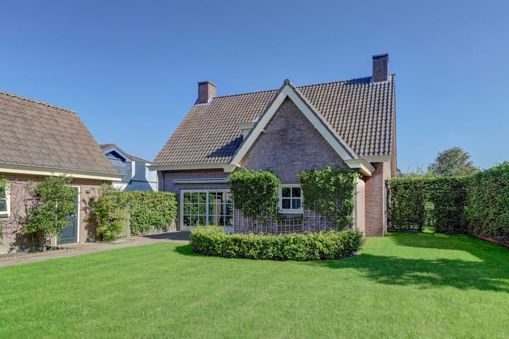 Photo 2 of Dovenetel 10