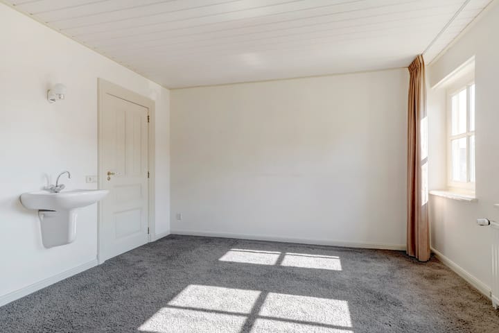 Photo 21 of Dovenetel 10