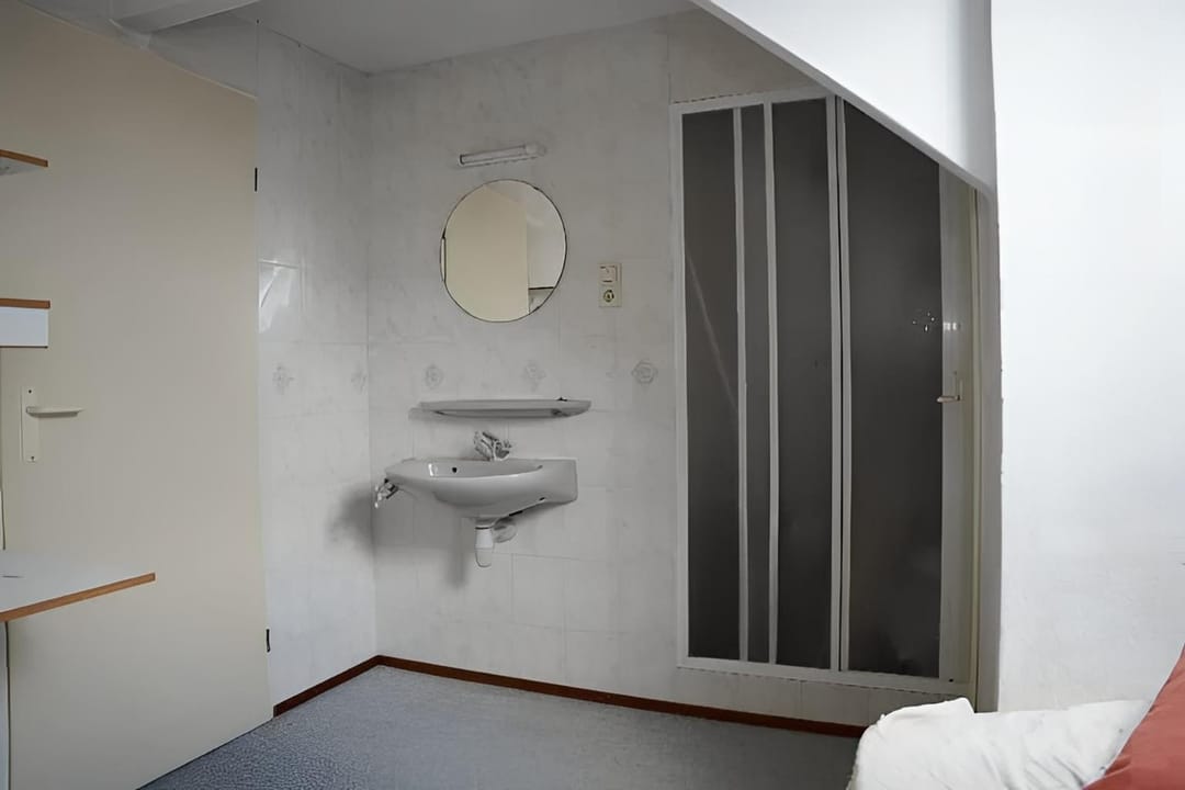 Photo 22 of Oostburgsestraat 16