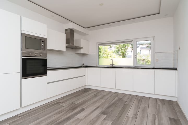 Photo 4 of P.J. Troelstrastraat 128