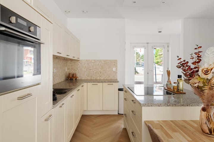 Foto 17 van Bernadottelaan 211