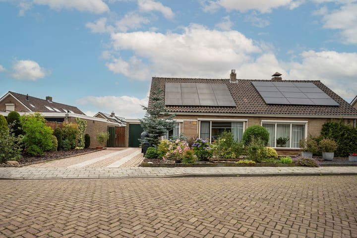 Photo 3 of Titus Brandsmastraat 10