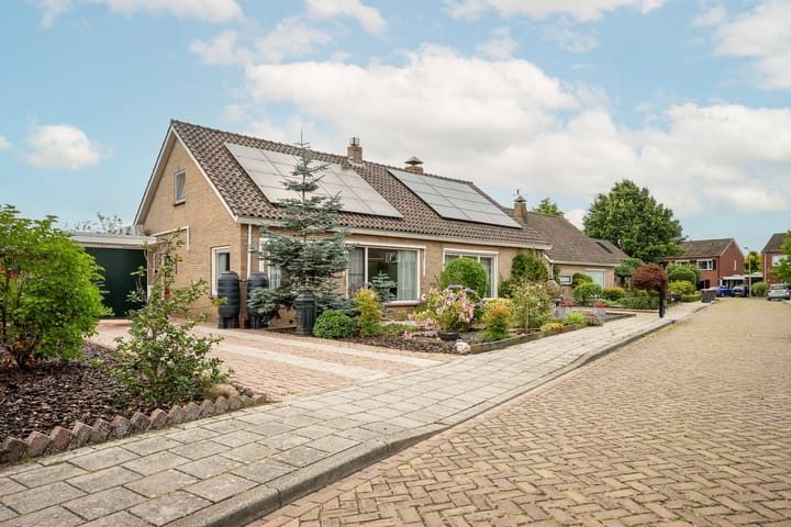 Photo 2 of Titus Brandsmastraat 10