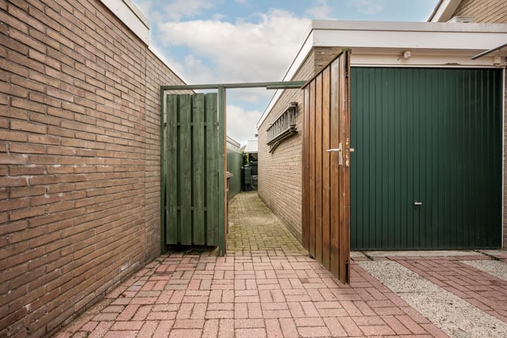 Photo 9 of Titus Brandsmastraat 10