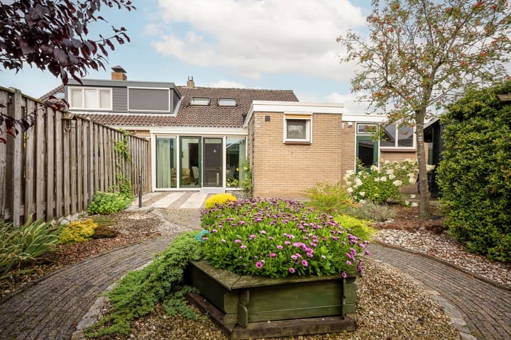 Photo 6 of Titus Brandsmastraat 10