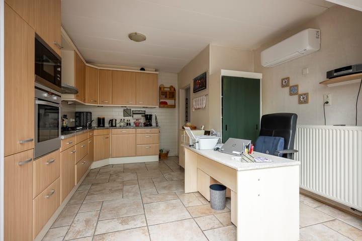 Photo 15 of Titus Brandsmastraat 10