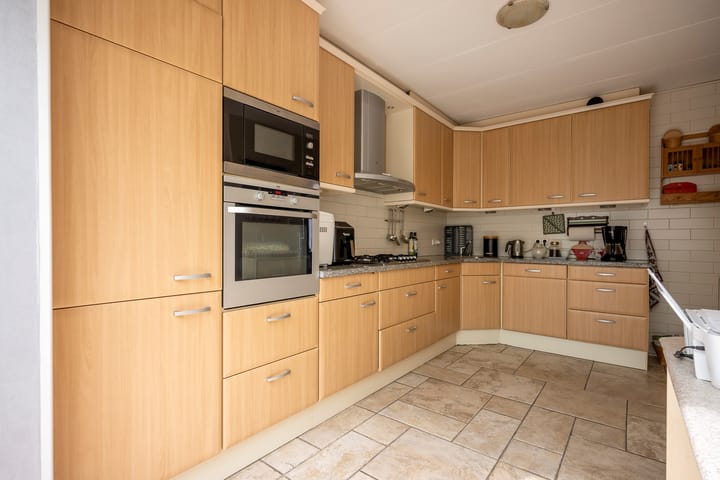 Photo 16 of Titus Brandsmastraat 10