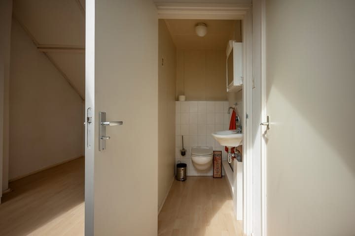 Photo 34 of Titus Brandsmastraat 10