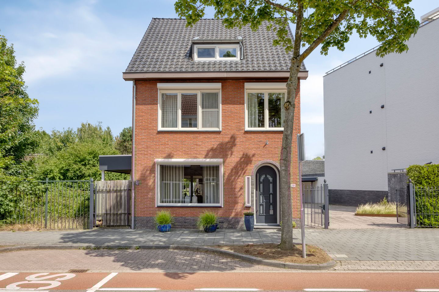 Foto 1 van Benzenraderweg 291