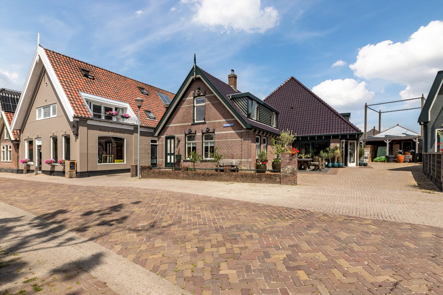 View photo 2 of Dorpsstraat 714