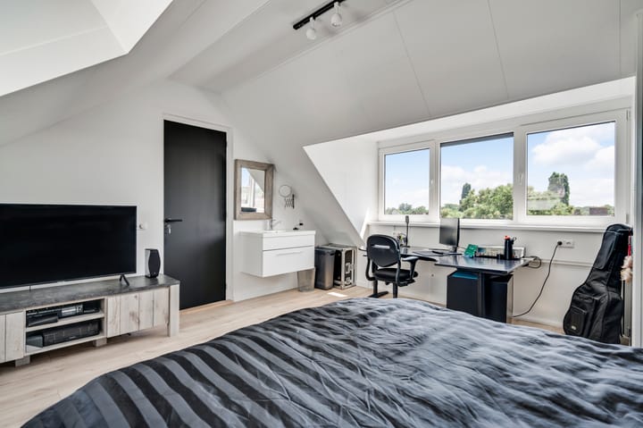 Photo 32 of Brugstraat 14