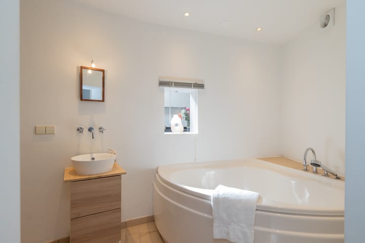 Foto 22 van Diaconiehuisstraat 36-B