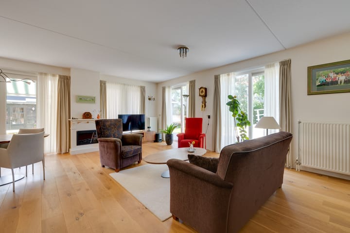 Photo 3 of Julianalaan 2-A