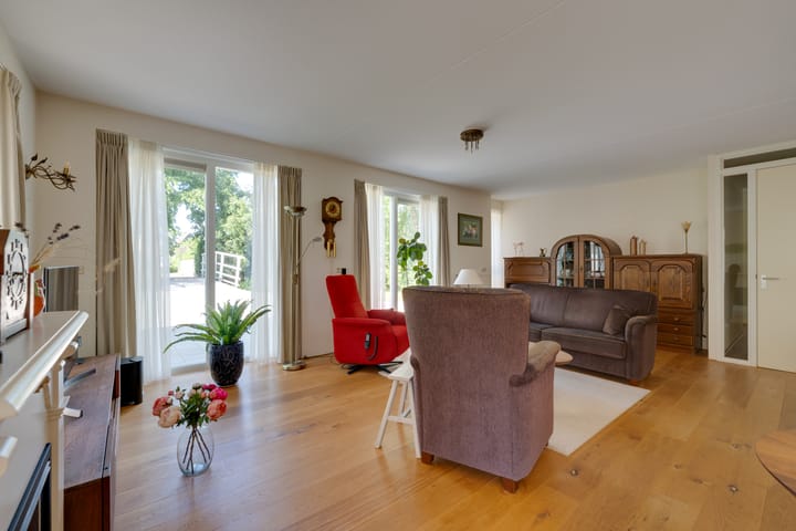 Photo 4 of Julianalaan 2-A