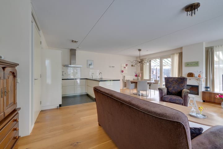 Photo 6 of Julianalaan 2-A