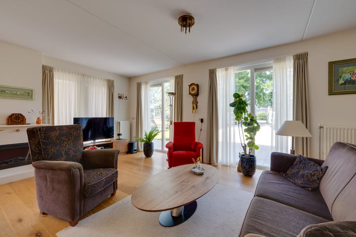 Photo 7 of Julianalaan 2-A