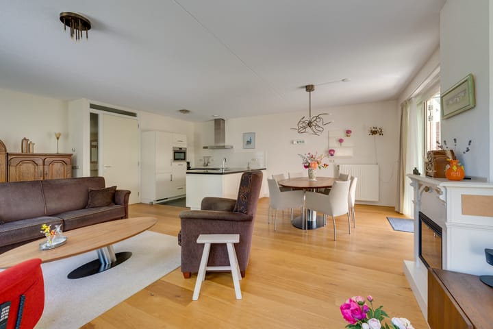 Photo 8 of Julianalaan 2-A