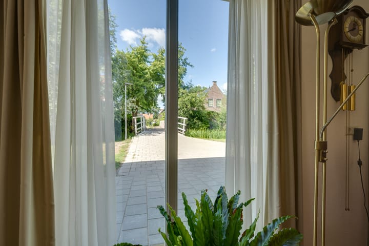 Photo 10 of Julianalaan 2-A