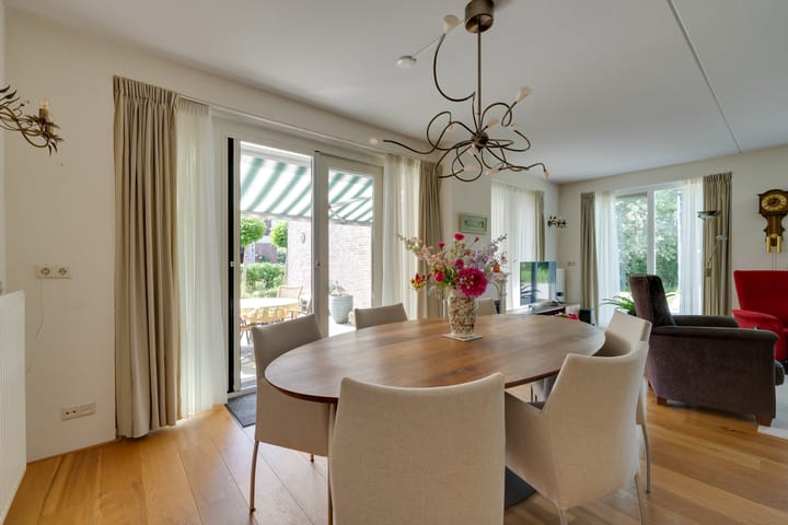 Photo 12 of Julianalaan 2-A