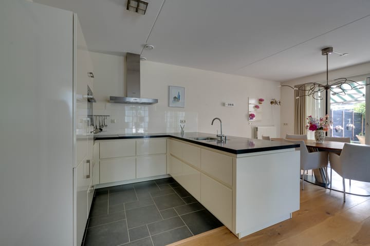 Photo 15 of Julianalaan 2-A