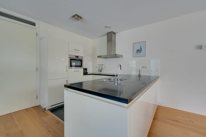 Photo 16 of Julianalaan 2-A